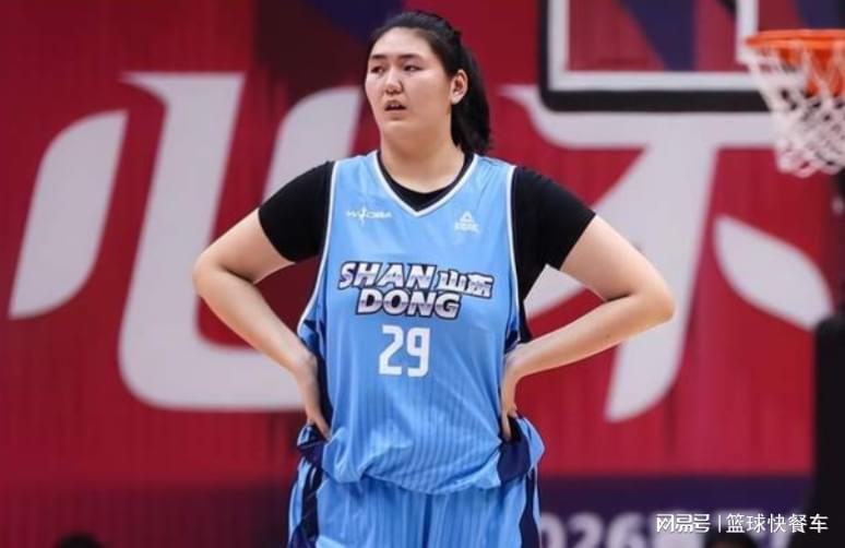 中国篮坛又出现尴尬一幕！女篮球队单节仅1分：还好张子宇没出战？