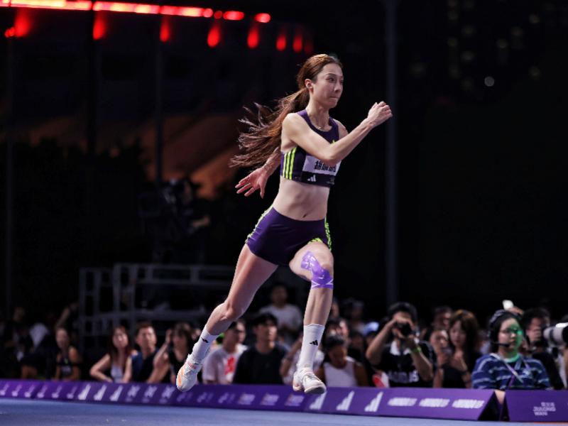 米兰体育广场即赛场！中国田径街头巡回赛广州站女子跳高胡麟鹏登顶